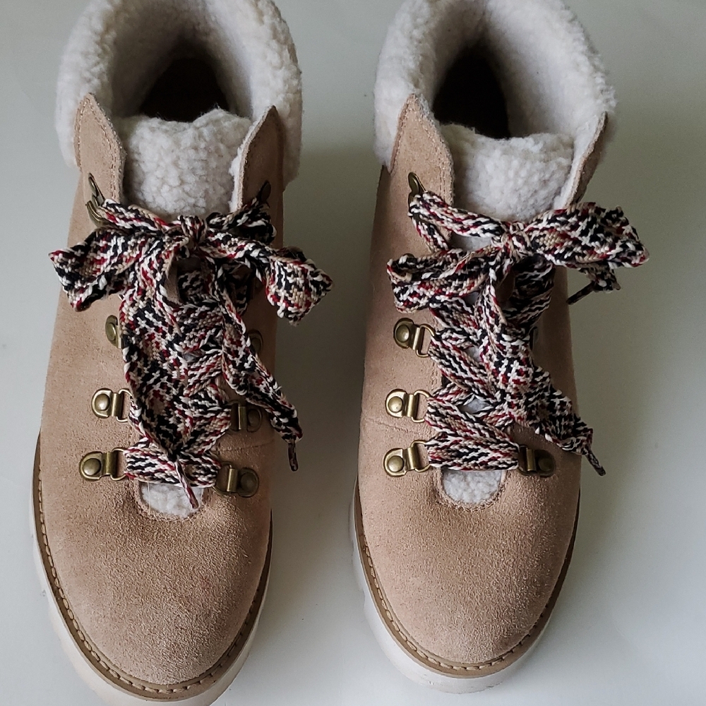 Women's White Mountain Groving Lace Up Winter  Booties